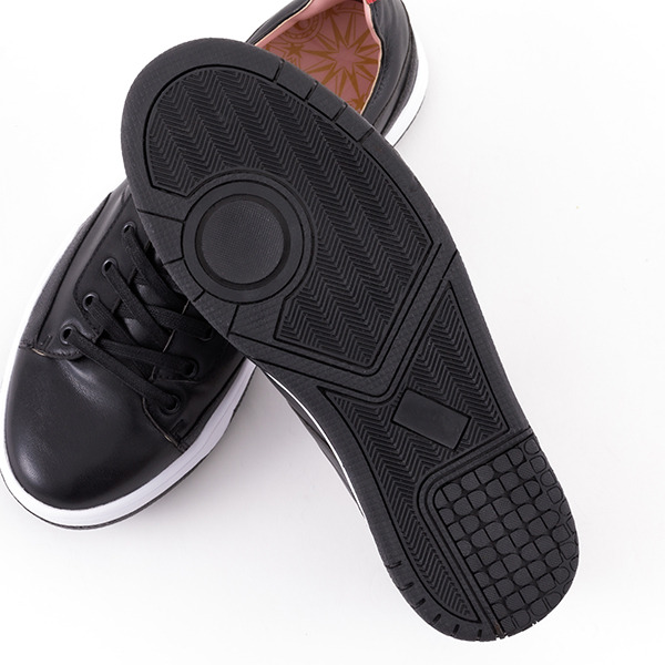 『カードキャプターさくらクリアカード編』コラボレーションスニーカー／各11,800円(税別)（C）CLAMP・ST/講談社・NEP・NHK （R）KODANSHA