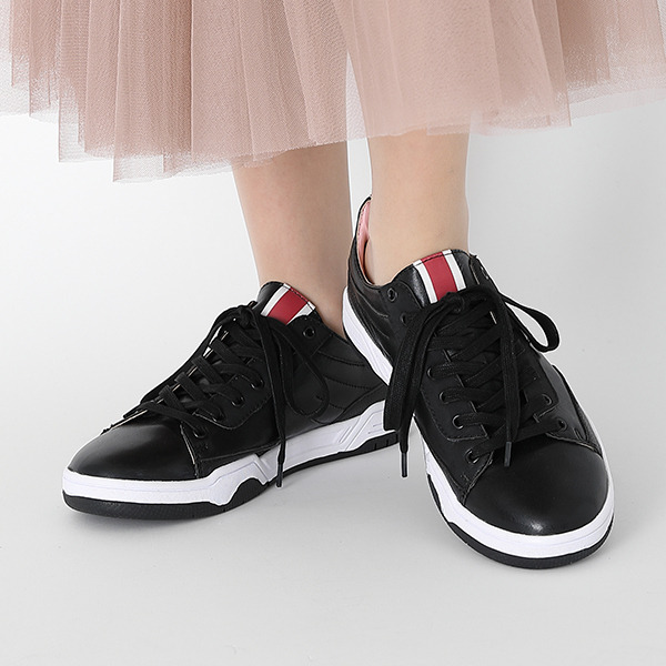 『カードキャプターさくらクリアカード編』コラボレーションスニーカー／各11,800円(税別)（C）CLAMP・ST/講談社・NEP・NHK （R）KODANSHA