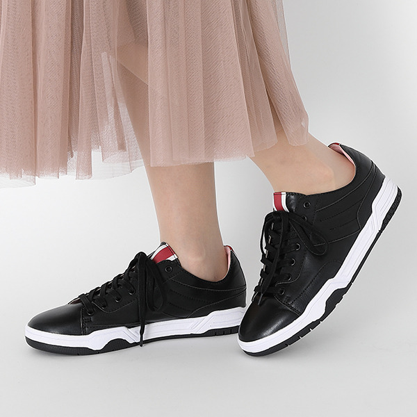 『カードキャプターさくらクリアカード編』コラボレーションスニーカー／各11,800円(税別)（C）CLAMP・ST/講談社・NEP・NHK （R）KODANSHA