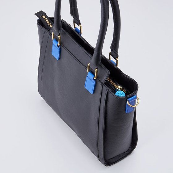 「鬼滅の刃 ハンドバッグ弐　冨岡義勇モデル」14,300円（税込）（C）吾峠呼世晴／集英社・アニプレックス・ufotable