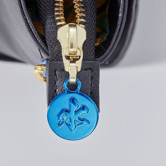 「鬼滅の刃 ハンドバッグ弐　冨岡義勇モデル」14,300円（税込）（C）吾峠呼世晴／集英社・アニプレックス・ufotable