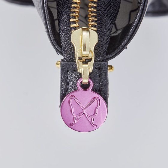 「鬼滅の刃 ハンドバッグ弐　胡蝶しのぶモデル」14,300円（税込）（C）吾峠呼世晴／集英社・アニプレックス・ufotable