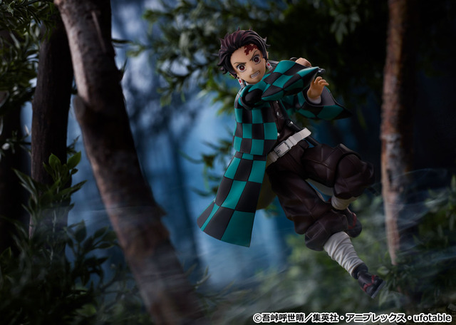 【DX】「figma 竈門炭治郎 DXエディション」10,500円(税込)／【通常版】「figma 竈門炭治郎」7,800円(税込)（C）峠呼世晴／集英社・アニプレックス・ufotable