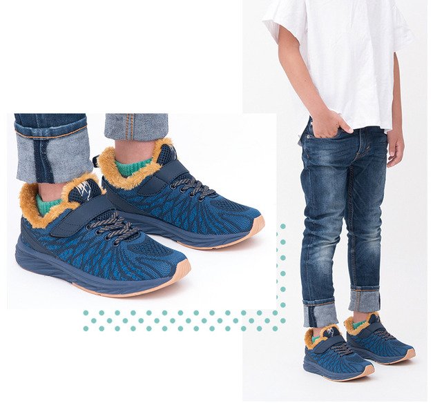 「鬼滅の刃　コラボシューズ produced by瞬足」「鬼滅の刃　コラボスニーカー produced by瞬足」各4,500円（税抜）（C）吾峠呼世晴／集英社・アニプレックス・ufotable