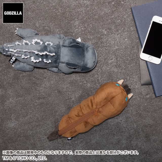 「ゴジラぬいぐるみペンケース（全2種）」各2,970円 TM &（C）TOHO CO., LTD.
