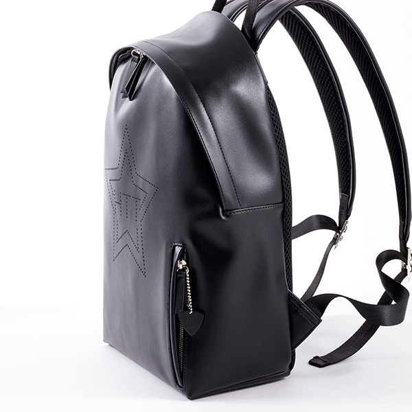 『けいおん！！』コラボレーションバッグ／13,800円（税抜）（C）かきふらい・芳文社／桜高軽音部