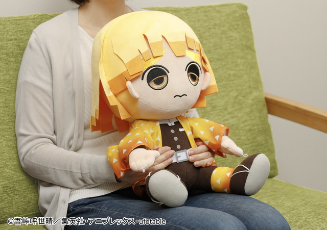 「PCクッション 鬼滅の刃　善逸」6,380円（税込／送料・手数料別途）（C）吾峠呼世晴／集英社・アニプレックス・ufotable