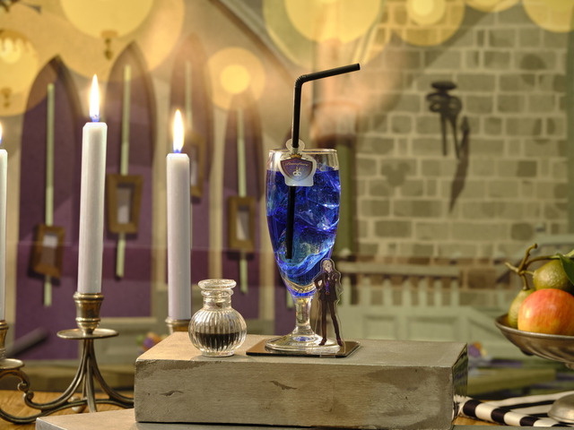 ＜ポムフィオーレ＞ミントソーダ　　890円（税抜）/コースター付き　1,790円（税抜）（C）Disney