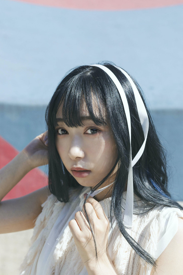 「小林愛香 CALENDAR & PHOTOBOOK 2021.4-2022.3」