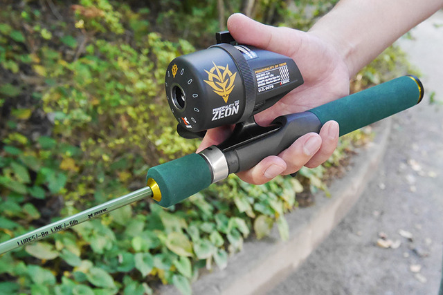 『機動戦士ガンダム』釣り具 使用イメージ（C）創通・サンライズ