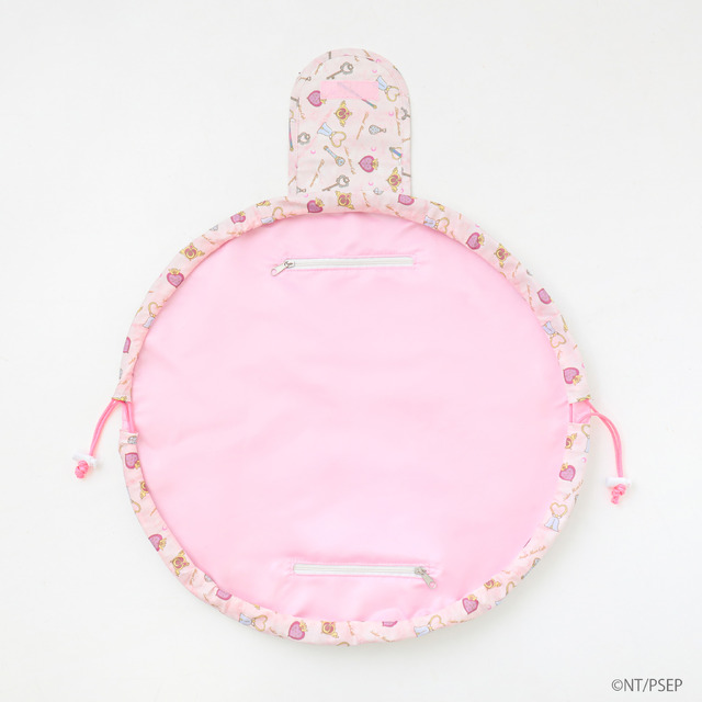 巾着ポーチ：2,500円（税抜）（C）武内直子・ PNP／劇場版「美少女戦士セーラームーン Eternal」製作委員会