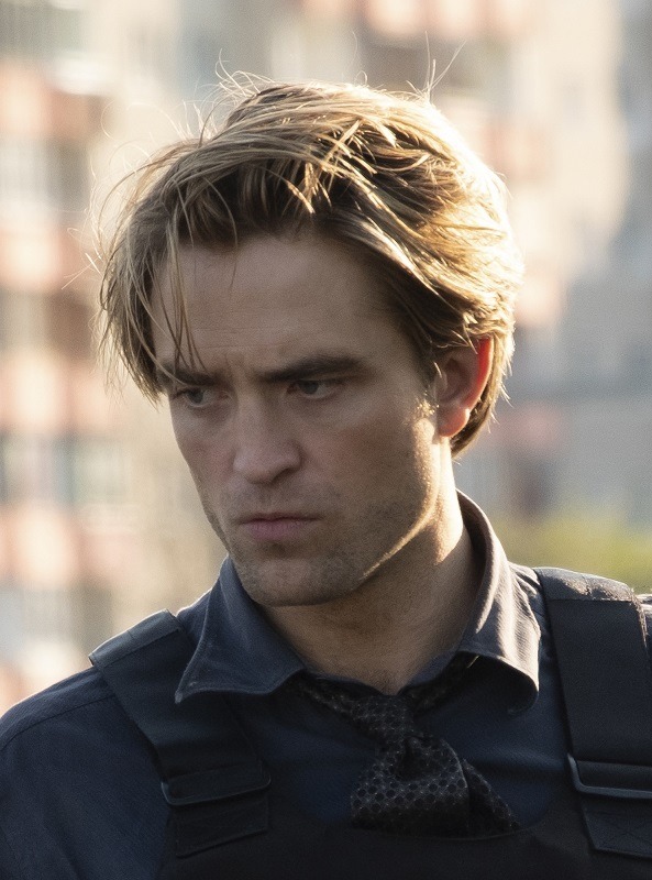 ニール（ロバート・パティンソン）