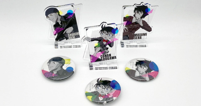 『名探偵コナン』カンバッジ、アクリルスタンド（C）青山剛昌／小学館・読売テレビ・TMS 1996