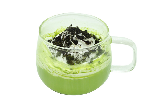 「鬼滅の刃 京ノ御仕事 弐」【嵐電限定】炭治郎の抹茶チョコみるく700円(税込)※テイクアウト限定（C）吾峠呼世晴／集英社・アニプレックス・ufotable