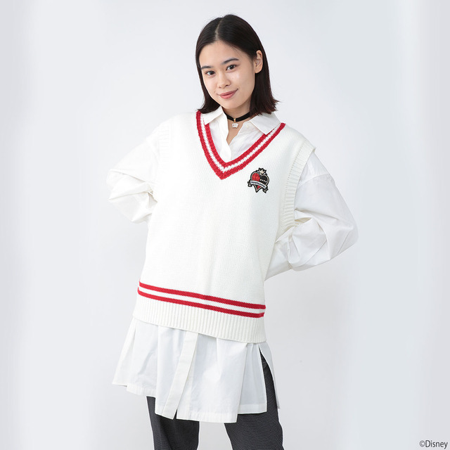 「ディズニー ツイステッドドワンダーランド ニットベスト」9,680円（税込）（C）Disney