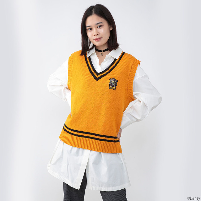ドワンダーランド ニットベスト」9,680円（税込）（C）Disney