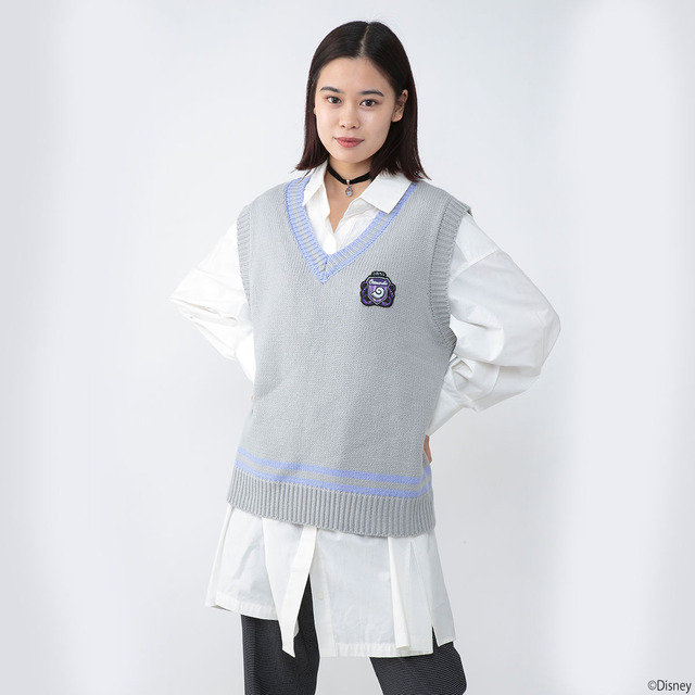 ドワンダーランド ニットベスト」9,680円（税込）（C）Disney