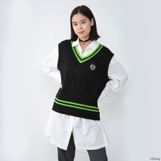 ドワンダーランド ニットベスト」9,680円（税込）（C）Disney