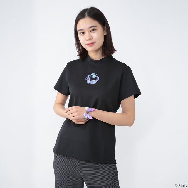 「ディズニー ツイステッドワンダーランド ハイネックTシャツ」4,950円（税込）（C）Disney