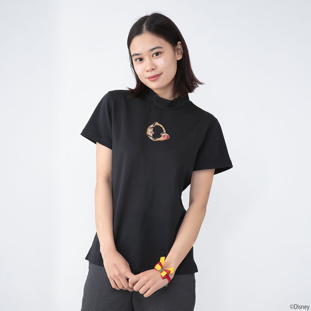 「ディズニー ツイステッドワンダーランド ハイネックTシャツ」4,950円（税込）（C）Disney