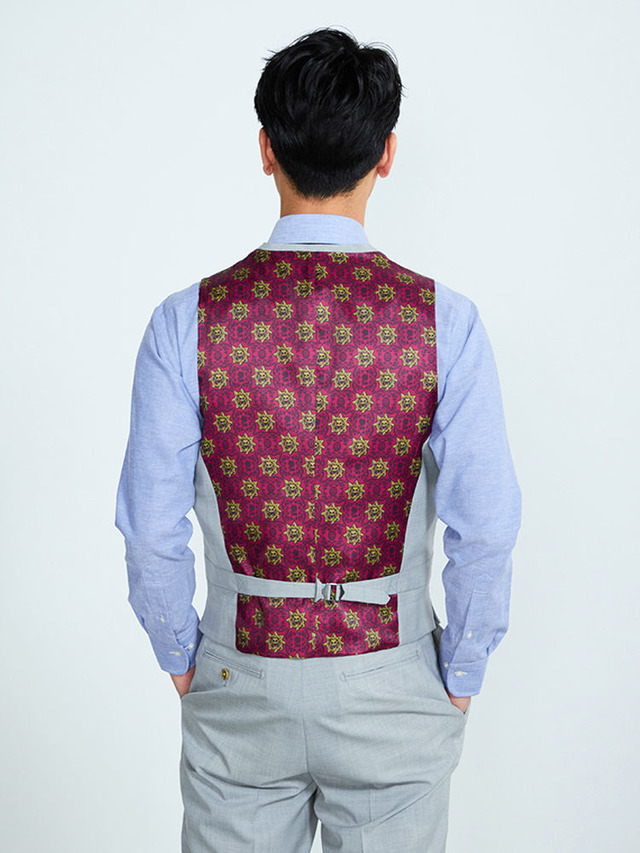 「ジョジョの奇妙な冒険 ダイヤモンドは砕けない 3Pスーツ」吉良吉影モデル・53,900円（税込）（C）LUCKY LAND COMMUNICATIONS/集英社・ジョジョの奇妙な冒険DU製作委員会