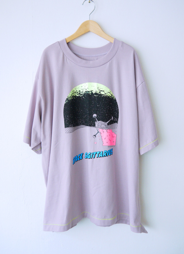 ネオンTee（M/S Size）M：12,000円（C） NIPPON ANIMATION CO., LTD.