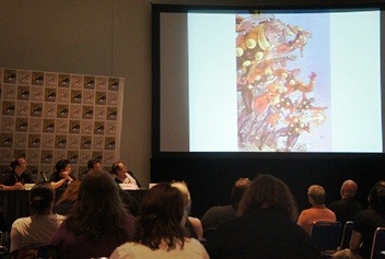 コミコンでの発表の様子。ここでも公開されたのはメインビジュアル1枚のみ。