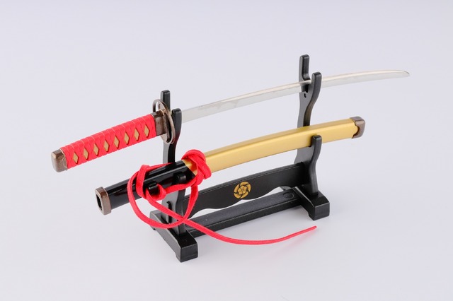 「刀剣乱舞-ONLINE-ペーパーナイフ へし切長谷部モデル」4,000円（税抜）（C）2015 EXNOA LLC/Nitroplus