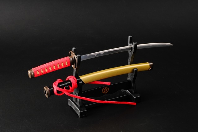 「刀剣乱舞-ONLINE-ペーパーナイフ へし切長谷部モデル」4,000円（税抜）（C）2015 EXNOA LLC/Nitroplus