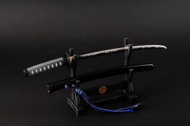 「刀剣乱舞-ONLINE-ペーパーナイフ へし切長谷部モデル」「刀剣乱舞-ONLINE-ペーパーナイフ 加州清光モデル」「刀剣乱舞-ONLINE-ペーパーナイフ 大和守安定モデル」各4,000円（税抜）（C）2015 EXNOA LLC/Nitroplus