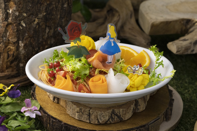 「『ディズニー ふしぎの国のアリス』OH MY CAFE」＜バラ＞お花畑の冷製カッペリーニ1,990円（C）Disney