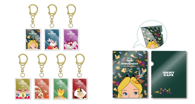 「『ディズニー ふしぎの国のアリス』OH MY CAFE」アクリルキーホルダー（ランダム7種）　　600円、インデックス付きクリアファイル 450円（C）Disney