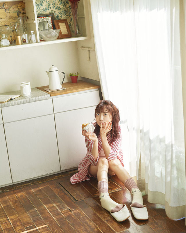 「斉藤朱夏 CALENDAR 2021.04-2022.03」3,000円（税抜）Photo by Suguru Kumaki（io）