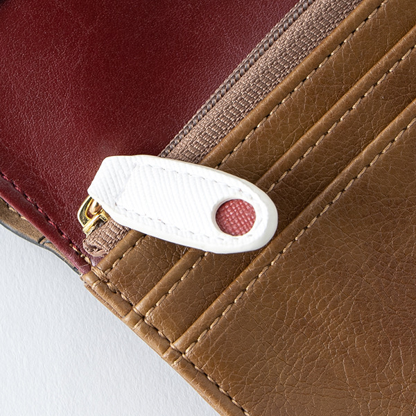 「ナディア モデル 二つ折り財布」10,800円(税別)（C）NHK・NEP