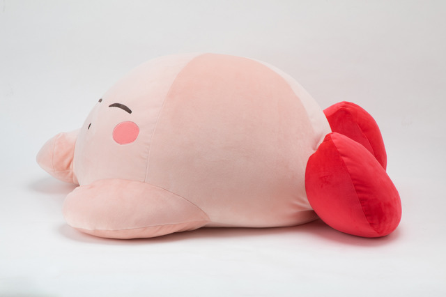 「星のカービィ すやすやフレンド おうちでリラックス カービィ」11,000円（税込）（C）Nintendo / HAL Laboratory, Inc.