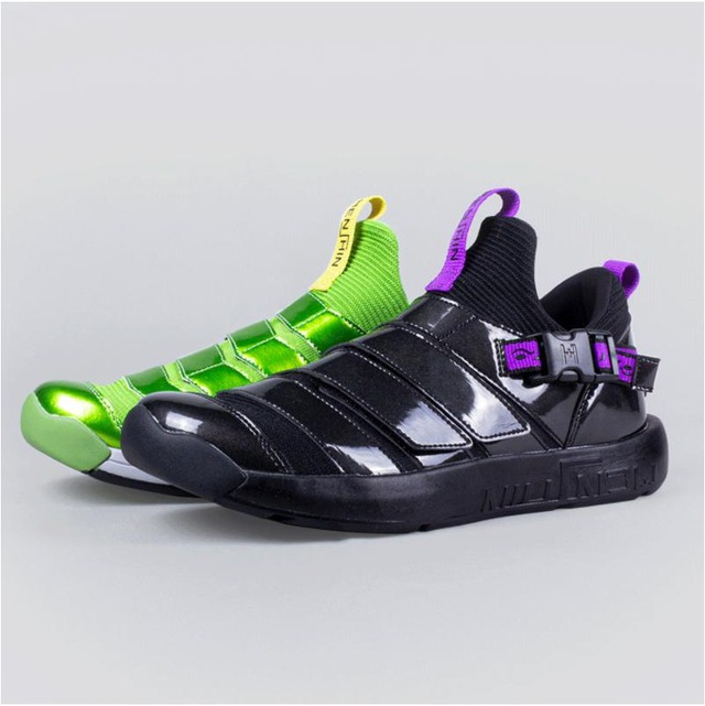 「スニーカー」＜Type W＞(C)石森プロ・東映