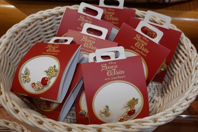 『白雪姫』モチーフのアイテム (C) Disney