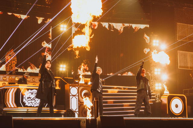 『ヒプノシスマイク-Division Rap Battle- 6th LIVE <<2nd D.R.B>>』3rd Battle MAD TRIGGER CREW photo by粂井健太／nishinaga “saicho” isao／小林弘輔（C）AbemaTV,Inc.（C） King Record Co., Ltd. All rights reserved.