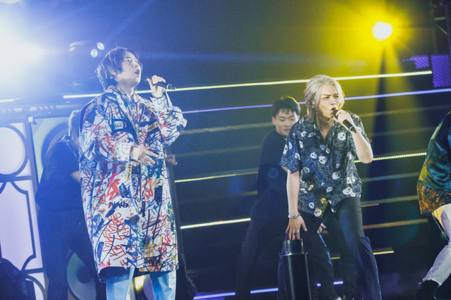 『ヒプノシスマイク-Division Rap Battle- 6th LIVE <<2nd D.R.B>>』3rd Battle 浅沼晋太郎・白井悠介 photo by粂井健太／nishinaga “saicho” isao／小林弘輔（C）AbemaTV,Inc.（C） King Record Co., Ltd. All rights reserved.