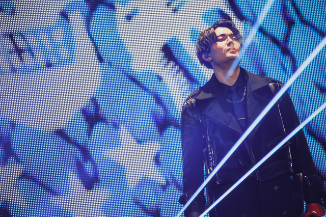 『ヒプノシスマイク-Division Rap Battle- 6th LIVE <<2nd D.R.B>>』3rd Battle 駒田航 photo by粂井健太／nishinaga “saicho” isao／小林弘輔（C）AbemaTV,Inc.（C） King Record Co., Ltd. All rights reserved.