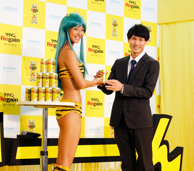“ラムちゃん”コスプレで登場した、すみれ／「リゲイン エナジードリンク」新CM記者発表会