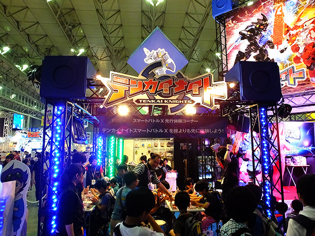 スマートフォンと同サイズの携帯ゲーム機に子どもたちも夢中