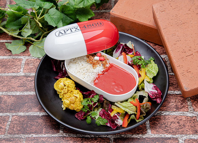 「名探偵コナンカフェ」アポトキシンカレー～トロピカルランド風～（C）青山剛昌／小学館・読売テレビ・TMS 1996