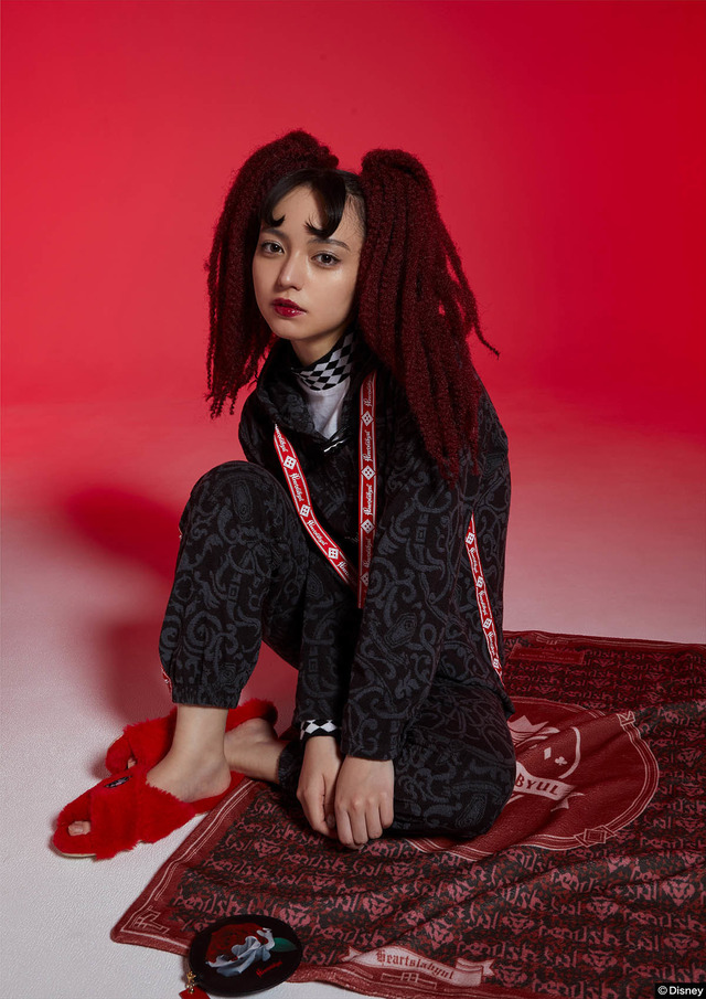 Heartslabyul Image Pouch／TW Roomy Hoodie／TW Roomy Easy Pants／7Dormitories Blanket／Roomy Fluffy Slippers（C）Disney