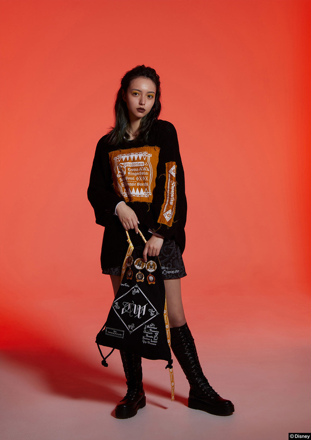 TW Oversized Knit Tops／TW Roomy Shorts／TW Training Knapsack／Leona Image Necklace／TW Original Pattern Badge／TW Acrylic Keychain（C）Disney