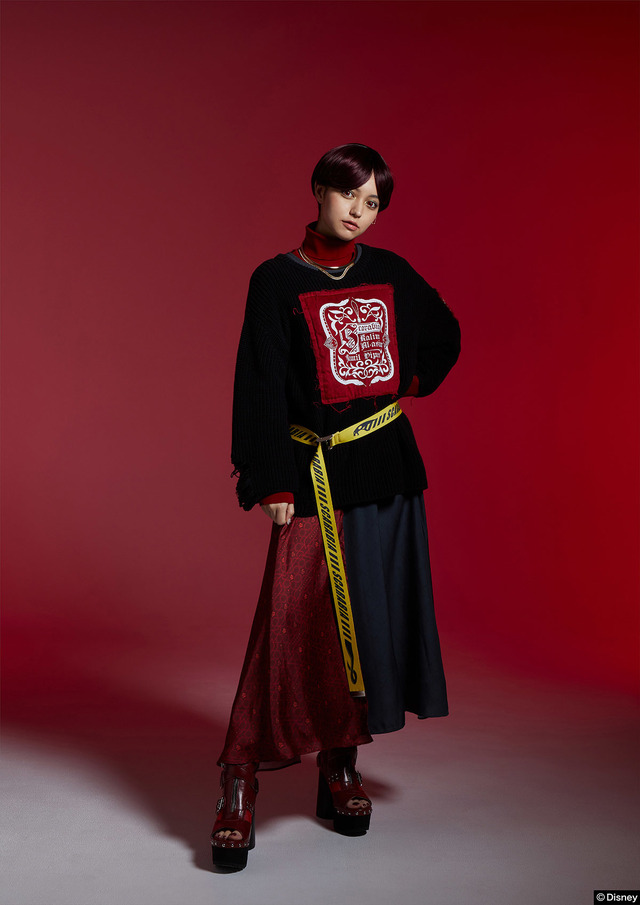 TW Oversized Knit Tops／7Dormitories Maxi Skirt／Scarabia Image Belt（C）Disney