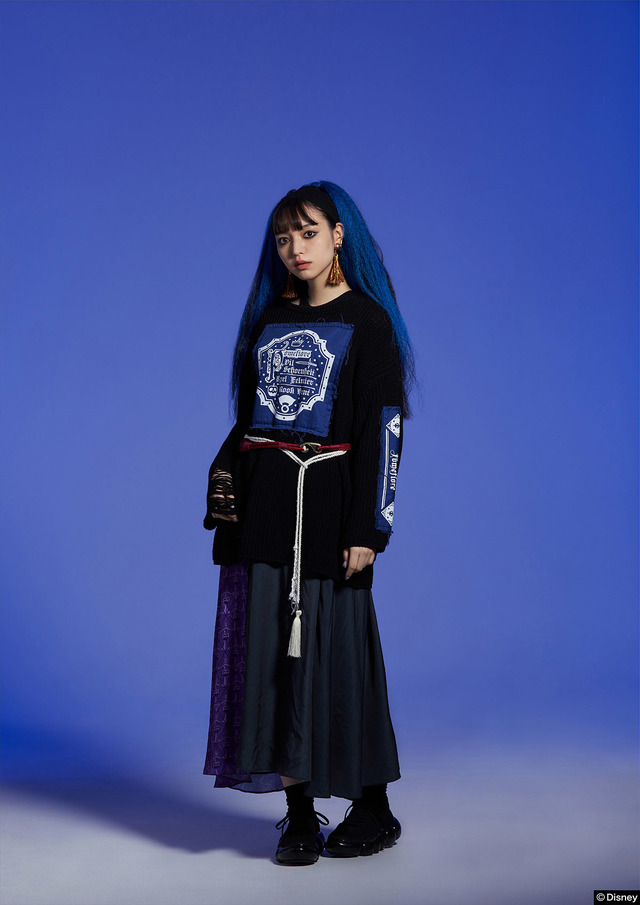 TW Oversized Knit Tops／7Dormitories Maxi Skirt／Pomefiore Image Earrings（C）Disney