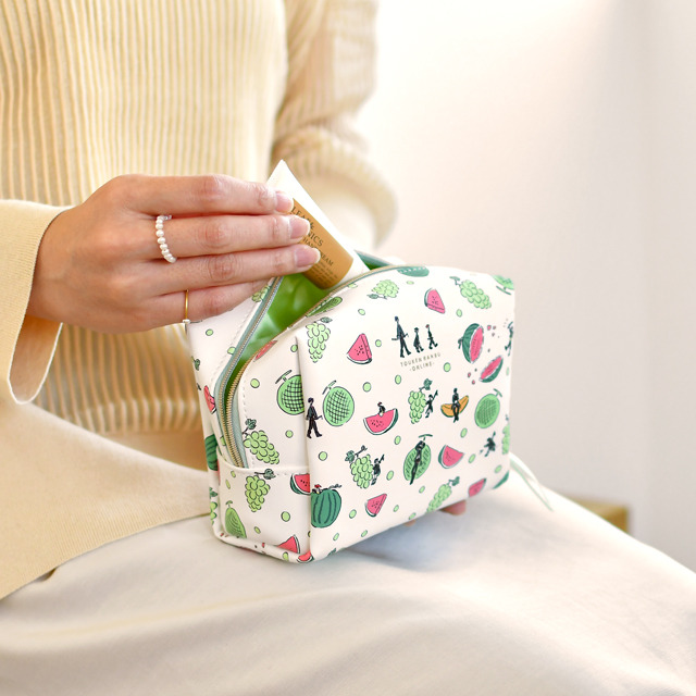 「ボックスポーチ」明石国行・蛍丸・愛染国俊 2,970円（税込）（C）2015 EXNOA LLC/Nitroplus