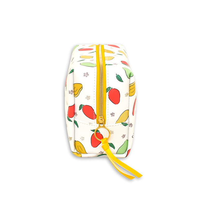 「ボックスポーチ」長曽祢虎徹・蜂須賀虎徹 ・浦島虎徹 2,970円（税込）（C）2015 EXNOA LLC/Nitroplus