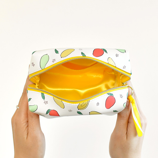 「ボックスポーチ」長曽祢虎徹・蜂須賀虎徹 ・浦島虎徹 2,970円（税込）（C）2015 EXNOA LLC/Nitroplus